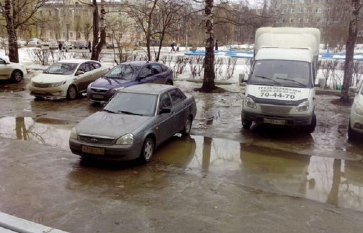 Мастерски припарковались: 25 фото смешных авто-рокировочек